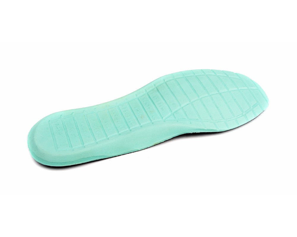 Eine blaugrüne Einlegesohle von PD ComfyProtect Tanzschuhe von Portdance aus antibakteriellem Material auf weißem Hintergrund.